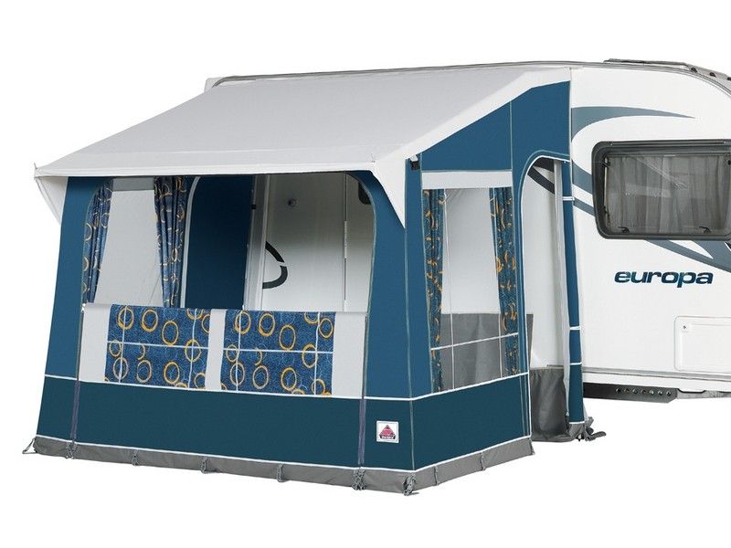 Spektakel binnenplaats aankomen Dorema winter caravanvoortent Quattro 430 - Te Velde