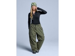 poederbaas-dames-ski-pully-arctic-black-model-sfeer-voorkant-pb010712-001