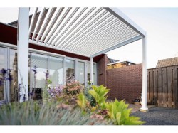 suns-rota-aluminium-overkapping-360-x-400-wit-achter-huis-rota360-400
