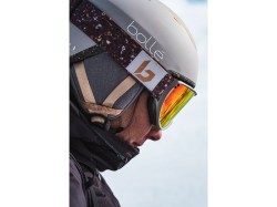 bollé-skihelm-eco-atmos-oatmeal-matte-sfeer-zijkant-bh1470067