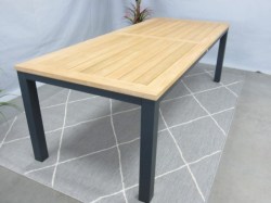 te-velde-tuinmeubelen-palazzo-teak-tuintafel-240-palazzotafelteak240