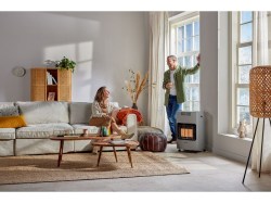 qlima-verrijdbare-gaskachel-hybride-gh-959-rf-sfeer-echtpaar-staand-gh-959-rf
